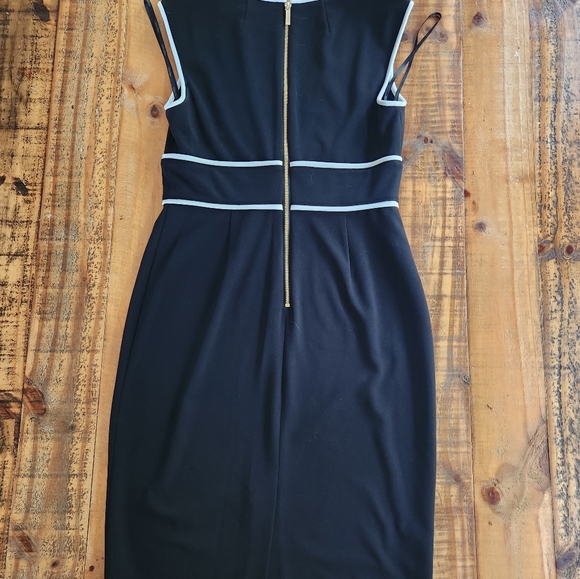 💥CALVIN KLEIN ROBE💥 - Picture 3 of 10